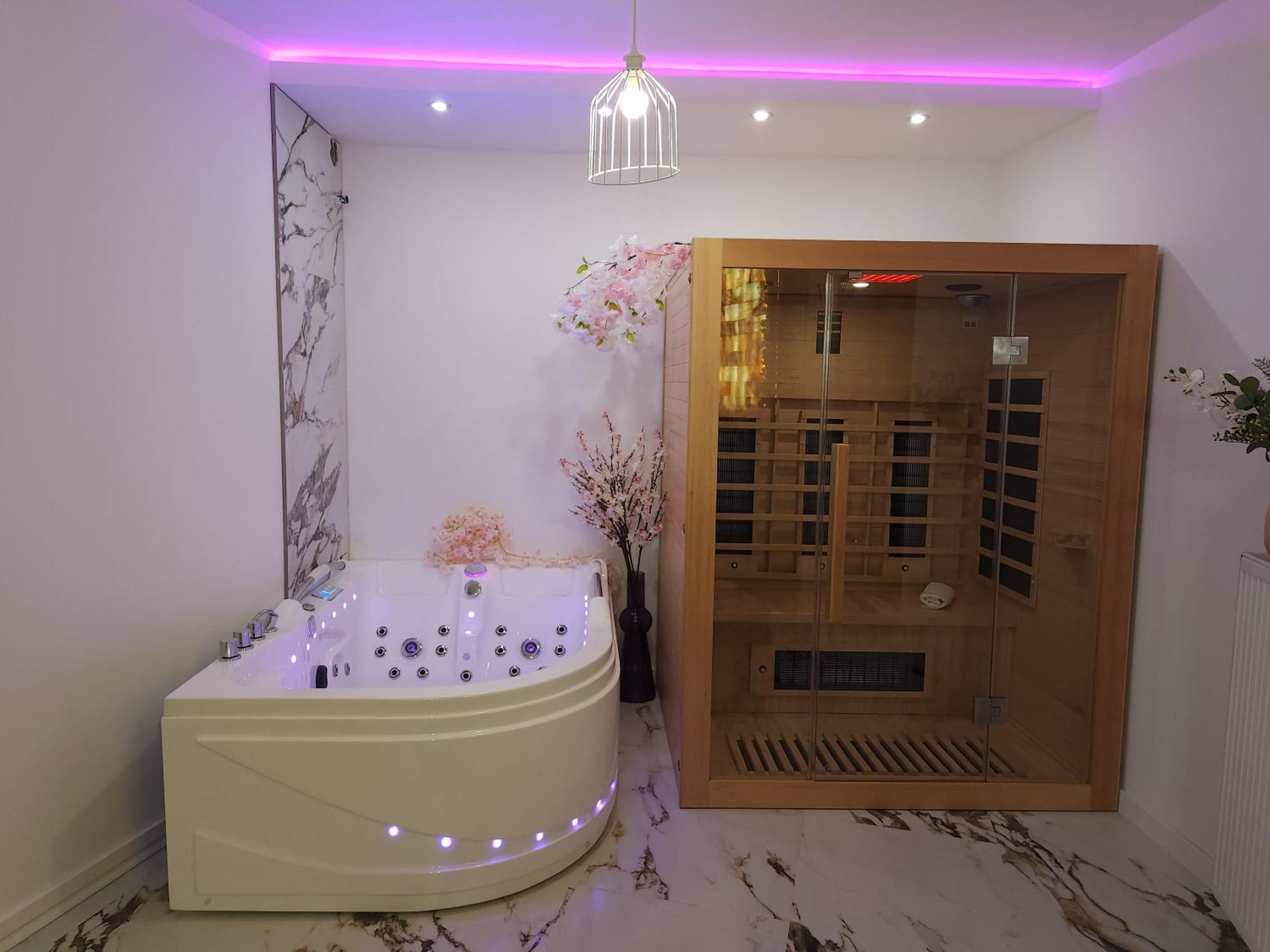 New In Gdansk! Red Room In The Heart Of Gdansk - Bdsm - With A Luxury Jacuzzi And Access To A Sauna 외부 사진